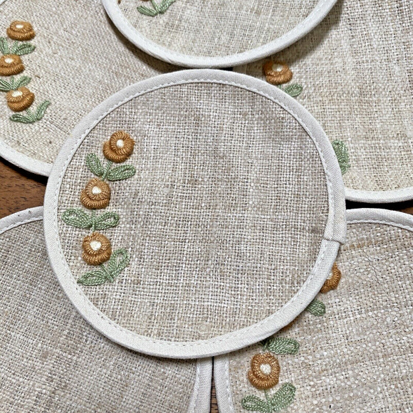 Retro Tiki Barware Woven Coasters Matching Set of 8 Burlap & Flowers Embroidery - Picture 2 of 5